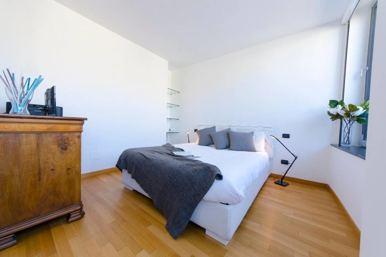 Altido Modern Flat Next To Acquario Apartment Genoa Bagian luar foto